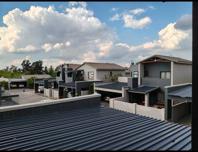 2 BEDROOM APARTMENT FOR SALE IN WATERKLOOF AH
